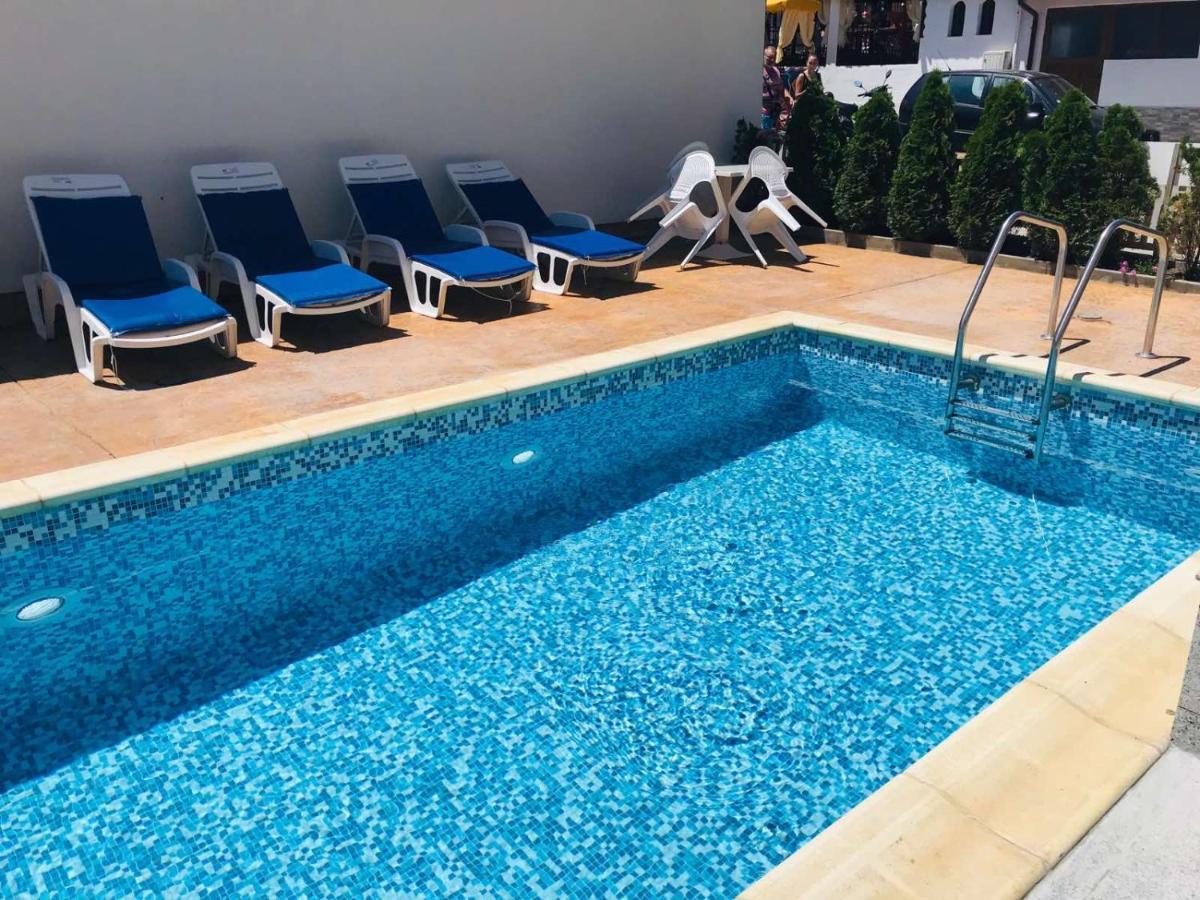 Apartment Raya Обзор Екстер'єр фото