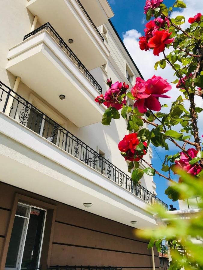 Apartment Raya Обзор Екстер'єр фото