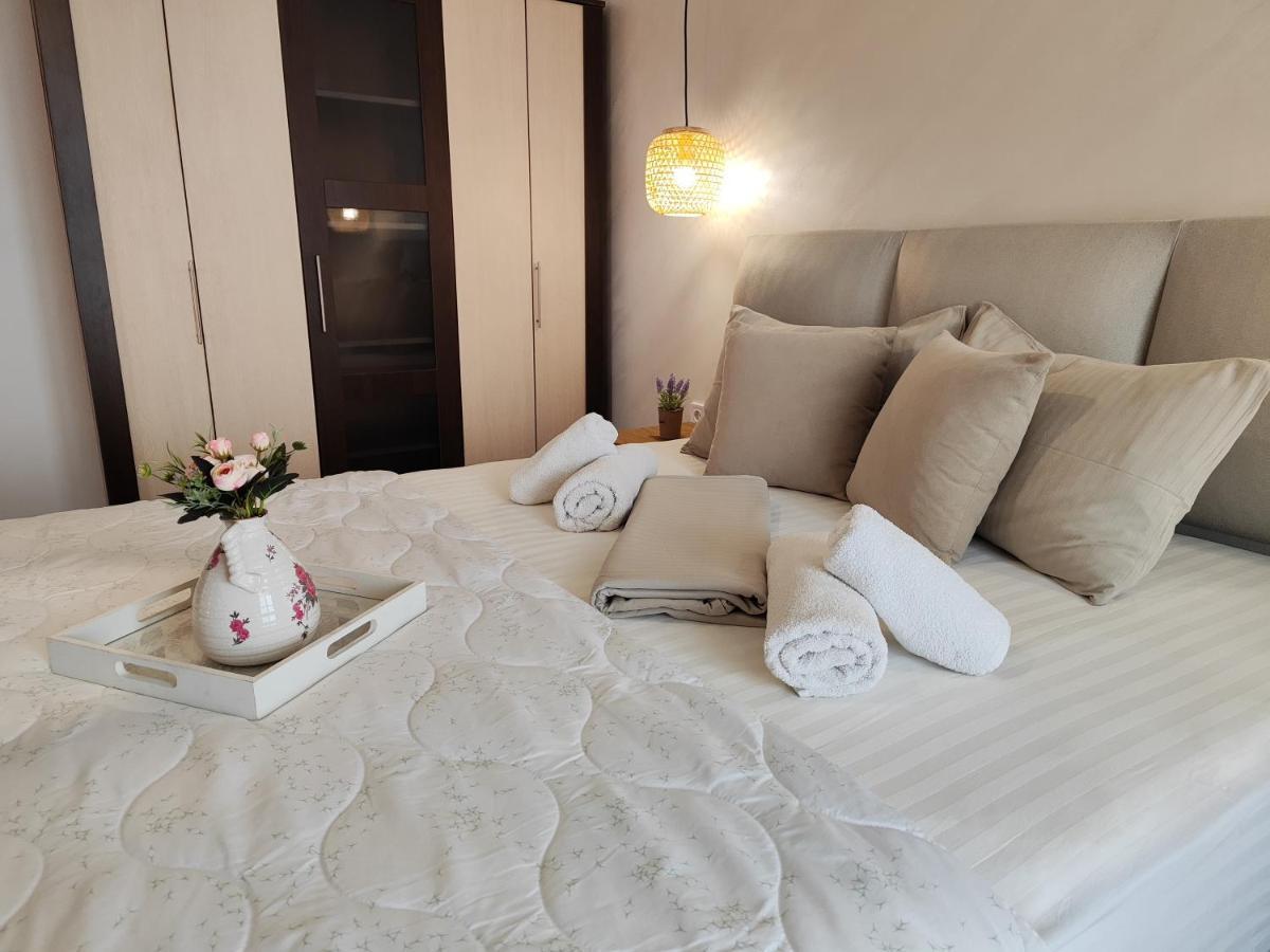 Apartment Raya Обзор Екстер'єр фото
