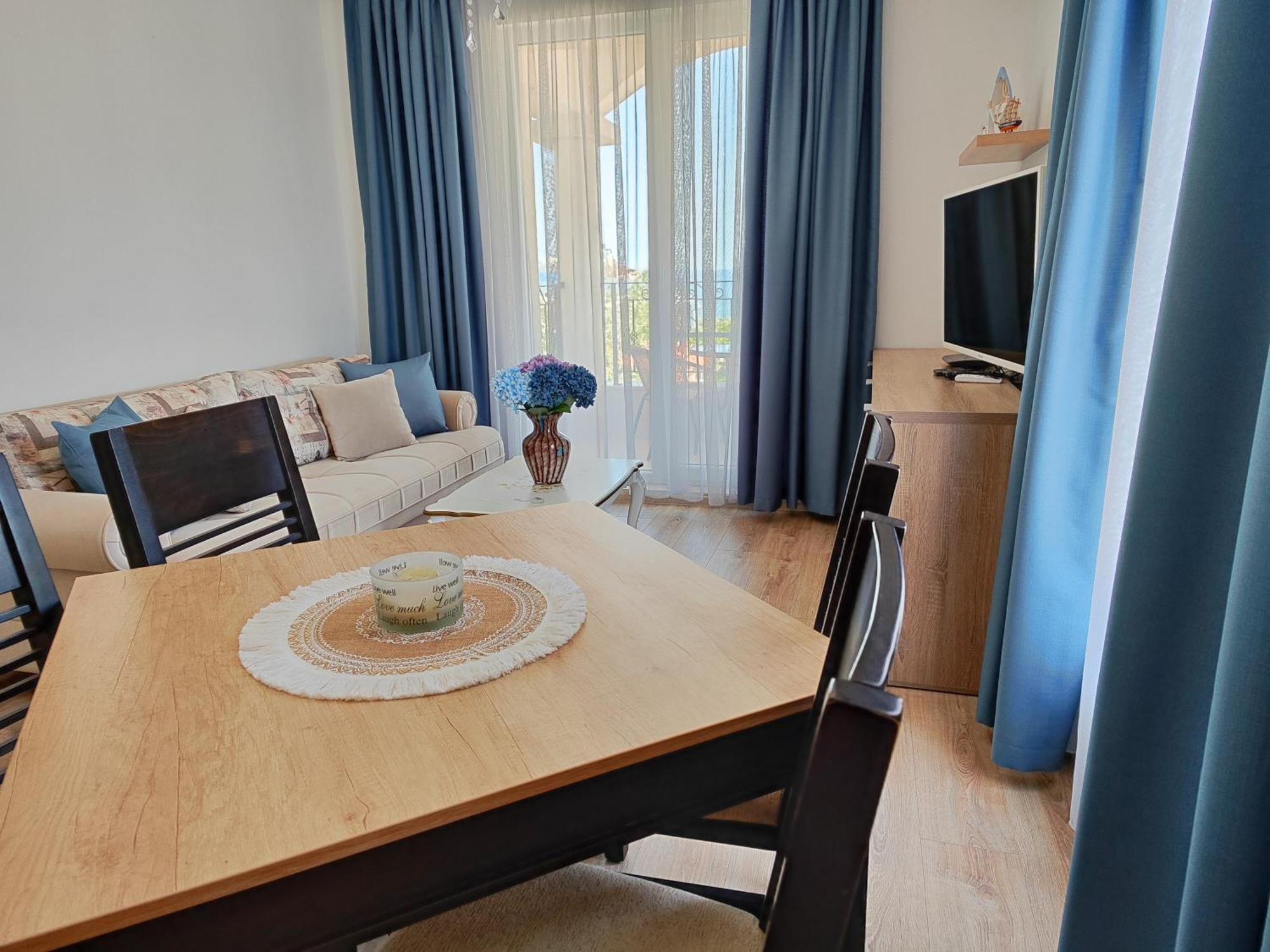 Apartment Raya Обзор Екстер'єр фото