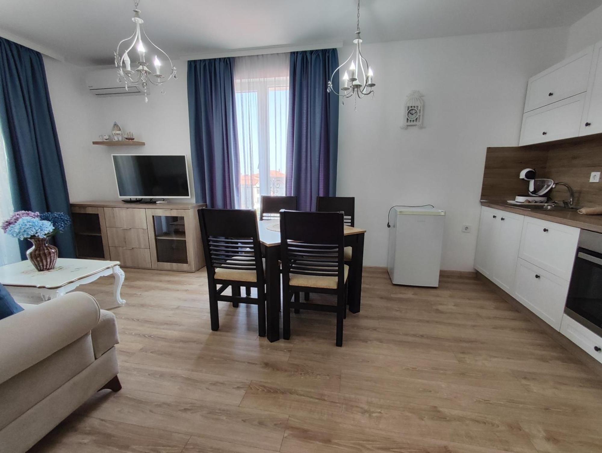 Apartment Raya Обзор Екстер'єр фото