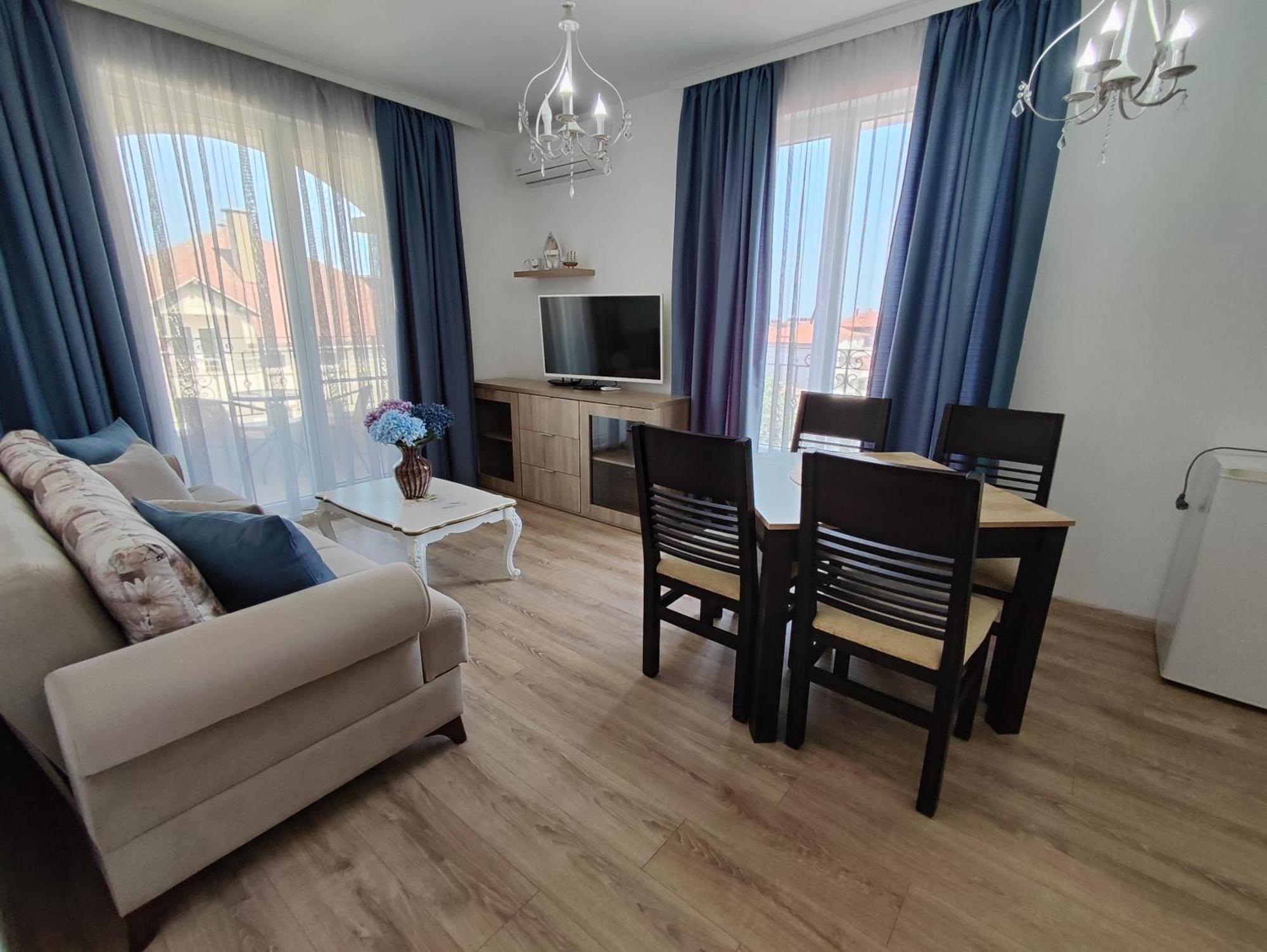 Apartment Raya Обзор Екстер'єр фото
